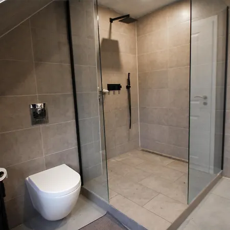 בית נופש Haus Mit Pool, Garten Und Gym In