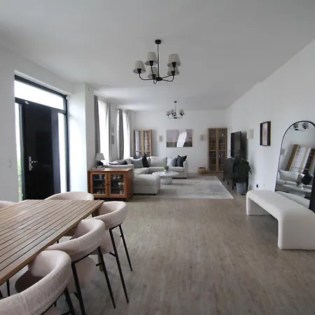 Haus Mit Pool, Garten Und Gym In برلين