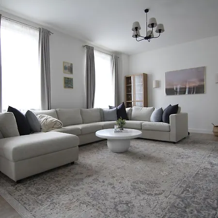 بيت للعطل Haus Mit Pool, Garten Und Gym In *