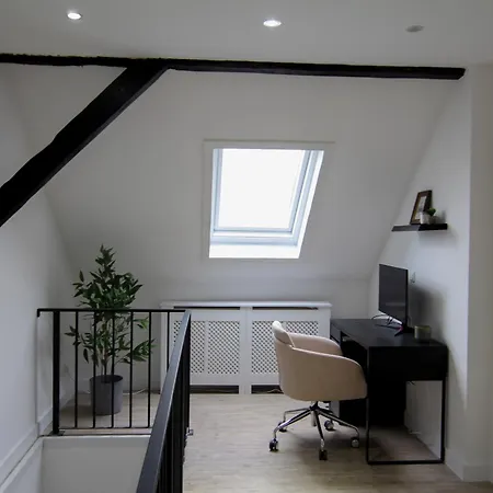 Haus Mit Pool, Garten Und Gym In *