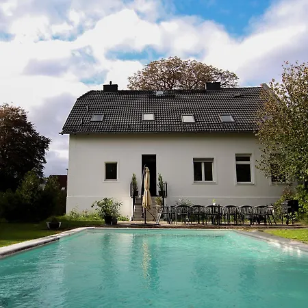 Haus Mit Pool, Garten Und Gym In Prázdninový dům *